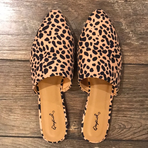 LAST PAIR NWT Vegan Leather Animal Print Slides - Picture 3 of 4